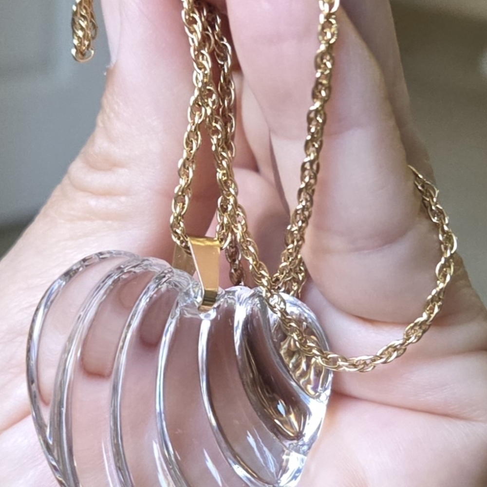 Giorgio Baccarat Vintage Clear Crystal Ribbed Heart Pendant w/Gold Tone Necklace - Picture 4 of 10